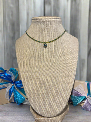 Green bead choker with pearl pendant